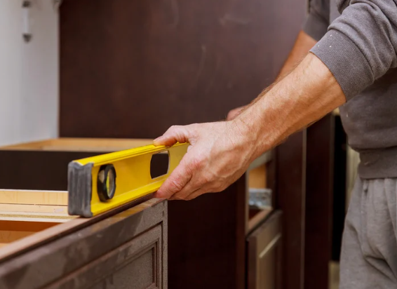 Level tool for sliding cabinets