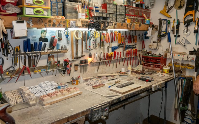 Garage Workbench Ideas to Maximize Space, Workflow, and Style